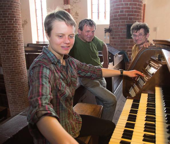Kantorin Dorothea Uibel zieht alle Register Seit dem 1. September 2014 hat Perleberg wieder eine hauptamtliche Kirchenmusikerin. 35 Register hat die große neobarocke Orgel in der Perleberger St.