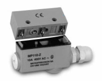 Der Stecksockel MP100 garantiert in Verbindung mit den Schaltern der Serie MP110 einen vollständigen Schutz entsprechend der Schutzart IP67. Zur Abdichtung sind um die Stecker Dichtungen vorgesehen.