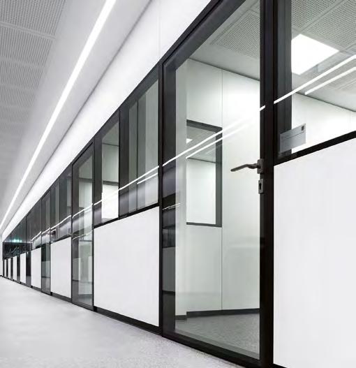 SystemRaumGestaltung Structural Glazing Zuverlässig spiegelt die optisch rahmenlose Structural Glazing Glaswand eine großzügige Raumtiefe.