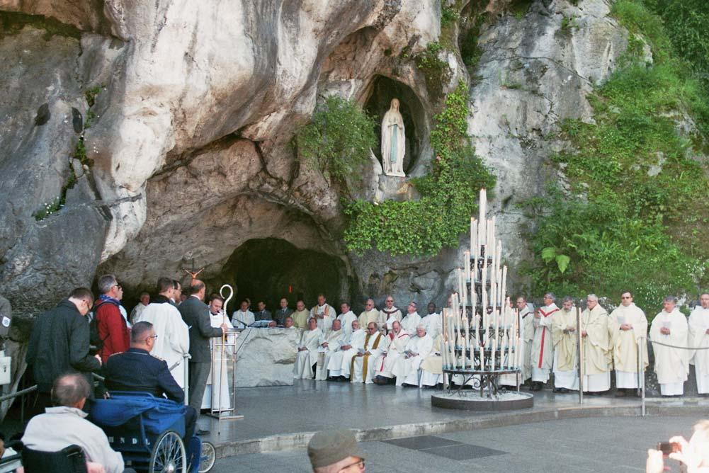 Am nächsten Tag wurde dann das seit Jahren traditionelle Pontifikalamt an der Marienerscheinungsgrotte gefeiert.