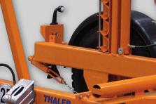 Handpumpe, verstärktes Stützrad, Beleuchtungsanlage 24 Volt, Farbe orange RAL 2011.