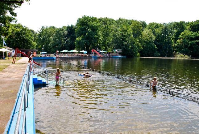 und der starken Eutrophierung wurde das Waldschwimmbad Lich im Rahmen der Überwachung oberirdischer Gewässer in den vergangen Jahren jährlich limnochemisch untersucht und nach dem neuen