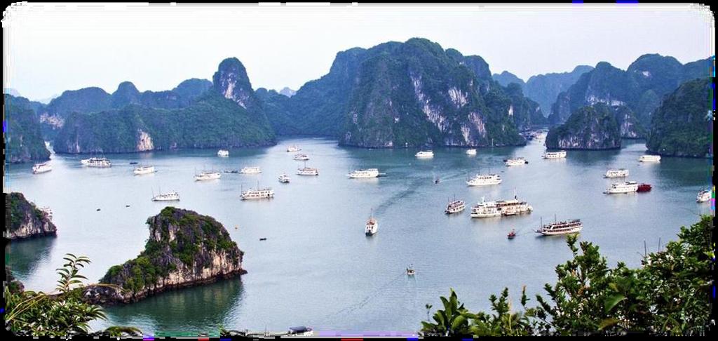 Tag 16: Fahrt nach Halong Bay, Kreuzfahrt Luxusschiff Nach dem Frühstück fahren Sie nach Halong Bay, wo Ihre Luxus Kreuzfahrt beginnt auf einem 5 Sterne Kreuzfahrtschiff.