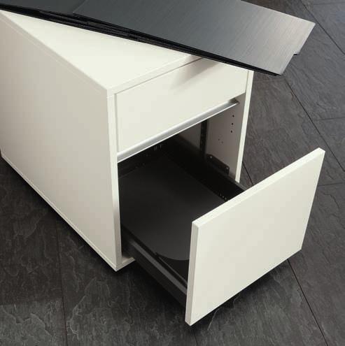 Zur SELECT-Familie gehören nicht nur repräsentative Sideboards. Das SELECT-Design ist ebenso in diversen Rollund Standcontainern wieder zu fi nden.