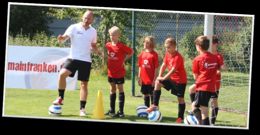 Trainiert werden die Teilnehmer von Florian Galuschka und seinem Team. Das Team der Fussball Akademie umfasst Dipl.