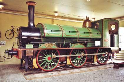 Bild 14: Lokomotive von Sharp Stewart & Co aus dem Jahre 1874. Zum Abschluss unseres kleinen Rundganges möchte ich noch zwei fahrbare Exponate erwähnen.
