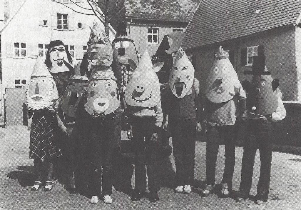 1978/79: Faschingsmasken der 7.