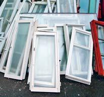 Holzfenster Asbesthaltiger Fensterkitt (festgebundener Asbest) Holzfenster aus einem Altbau Arbeiten und Gefährdungen Sichtkontrolle bei der Materialanlieferung Der Fensterkitt enthält festgebundenen