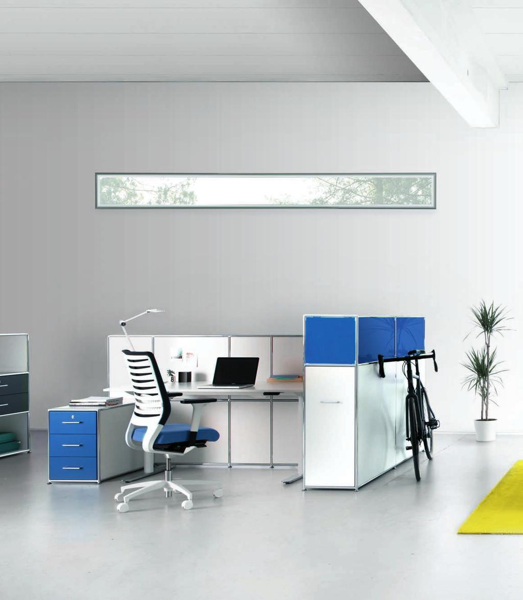 Atelier ein idealer Rückzugsort im Open Space-Büro. Die Atelier-Konfiguration mit Zwischenelement bietet einen visuell als auch akustisch geschützten Raum im Raum.