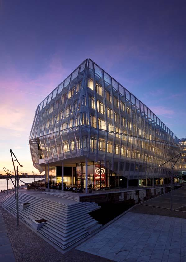 6 In der Unilever Hauptverwaltung in Hamburg werden über 1.250 Office Air LED Leuchten zur effizienten und ergonomischen Be leuch tung der Arbeitsplätze eingesetzt.