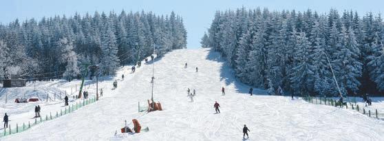 de INFORMATIONEN ZUM ORT Geising Höhenlage: 830 m Skifahrer, Snowboarder, Rodler und Winterliebhaber sind auf dem Rau pennesthang in Altenberg immer herzlich willkommen.