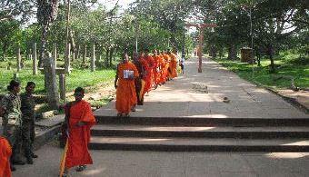 Reiseverlauf Tag 1: Anreise - Negombo - Sigirya (A) Am Flughafen von Negombo begrüßt uns der Reiseleiter und bringt uns zum Hotel in Sigiriya.