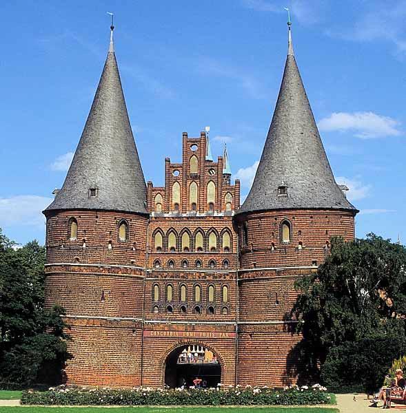 -3-1. Einführung Holsten-Tor in Lübeck Erbaut