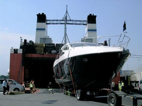 Wöchentliche Abfahrten zu nahezu allen weltweiten Häfen sind hier möglich. Ro/Ro-Schiffe verfügen über eine Rampe, die es erlaubt, Ladung auf und vom Schiff zu fahren.