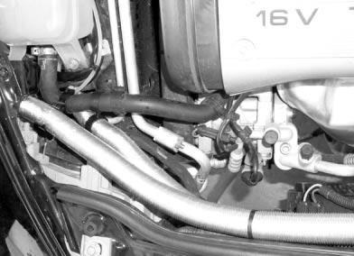 Alfa Romeo 47 Thermo Top C, E Einbindung in den Wasserkreislauf HINWEIS: Alle Schlauchschellen mit, +,5 Nm festziehen! Auslaufendes Kühlwasser mit geeignetem Behälter auffangen!