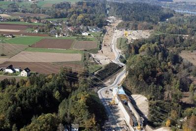 Baustellenverbindung zwischen den Tunnel Stein und Lind. Zur gleichen Zeit wurden die Arbeiten im Schreckendorf beendet, die als Vorbereitung für die Tunnel Untersammelsdorf und Stein notwendig waren.