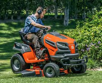 AUSWURF ODER SAMMELBOX Wenn Sie vor allem große Grünflächen mit hohem Gras schneiden, ist ein Traktor mit Seitenauswurf (TS Modelle) die beste Wahl.