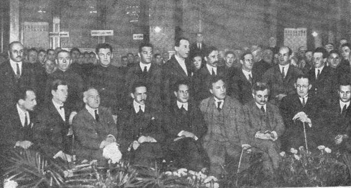Phönix aus der Asche (1923-1925) Moskau November/Dezember 1925 Sicherlich hätte Lasker im großen Moskauer Turnier (21 Teilnehmer) Aussichten auf den Turniersieg gehabt, wäre er nicht in der zwölften