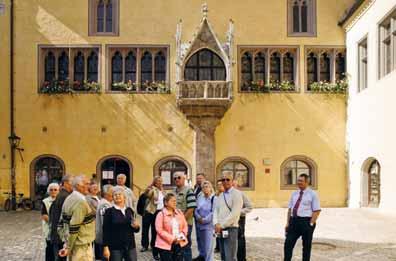 Das historische Zentrum Regensburgs ist auf der Basis der Kriterien ii, iii und iv in die Welterbeliste eingeschrieben: Das Welterbekomitee nimmt nach Prüfung der Dokumente WHC-06/30.