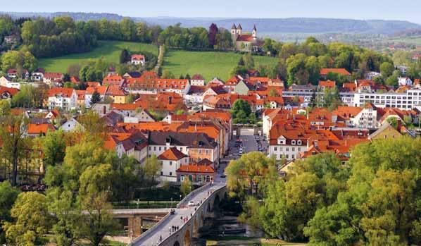 40 Regensburg Stadt der 1.000 Denkmäler Das Ensemble Altstadt Regensburg mit Stadtamhof stand bereits vor der Nominierung als Welterbe unter Denkmalschutz.