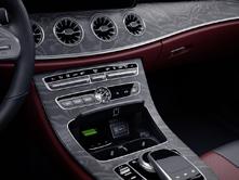 Komfort Ausstattungen eine universelle und komfortable Anbindung ans Fahrzeug mit integrierter Stromversorgung.