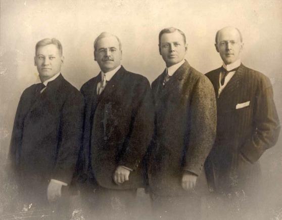 Die 4 ersten Rotarier 23 Februar 1905 Sie nannten den Neuen Club «Rotary» um