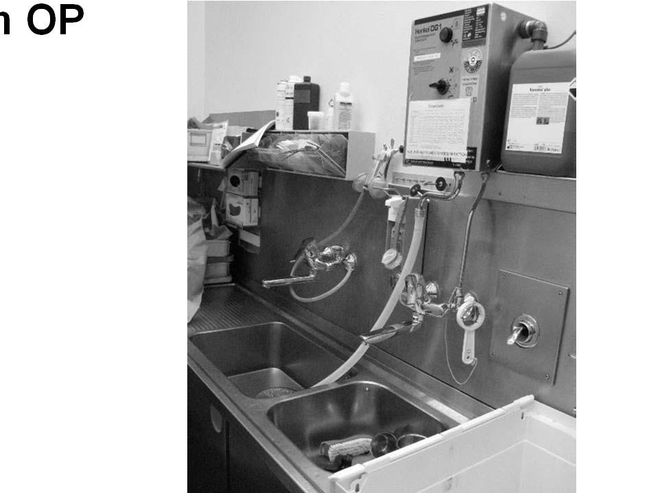 Intensive Vorreinigung / Reinigung im OP Manuelle Arbeitsstation Bürsten / Ultraschall Spülen mit VE-Wasser Feuchter