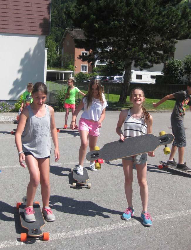 LONGBOARD & SKATEN BRETTSPORTKULTUR Wie kaum eine andere Sportart stellt das Skaten höchste Anforderungen an die Fähigkeit des Gehirns, eine Bewegung zu steuern und gleichzeitig die Lage des Körpers
