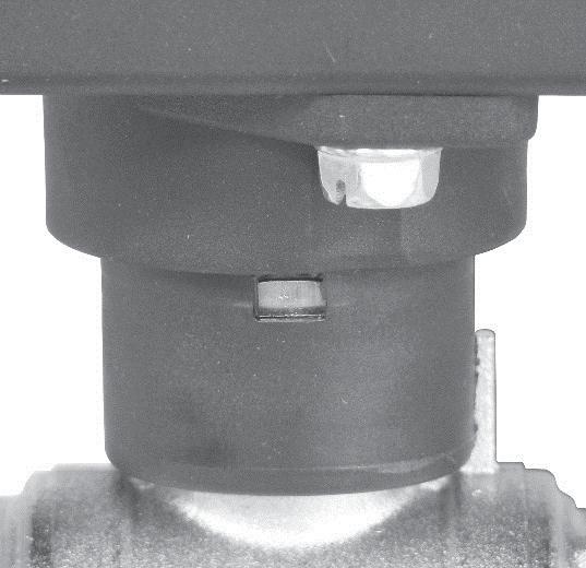 NÜTZLICHE FUNKTIONEN 2/2 Ventilindikator: Das Kugelventil ist mit einem Ventilpositionsindikator ausgestattet. Er zeigt Ihnen an, ob das Ventil geöffnet oder geschlossen ist.