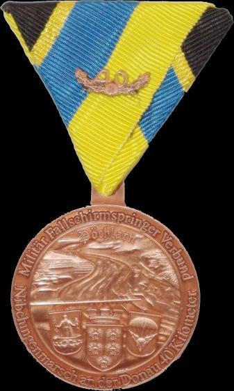 Bei Absolvierung der vorgesehenen, gesamten Marschstrecke wird eine Nibelungenmarsch-Medaille mit Urkunde verliehen.