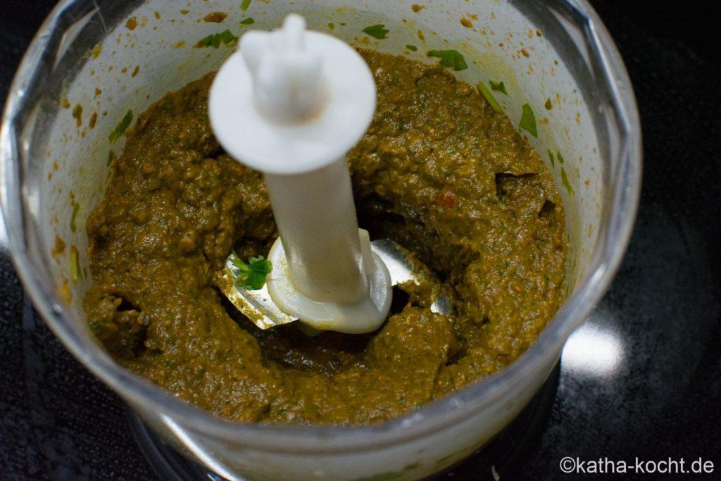 Die Jalfrezi Currypaste portionieren und einfrieren oder direkt
