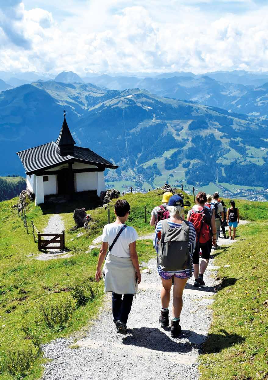 28 Über Sivananda Yoga 29 YOGA UND BERGZAUBER Mit Wanderungen in den Kitzbüheler Alpen. Verbinden Sie ca. zweistündige Wanderungen mit Gleichgesinnten mit den täglichen Yogastunden und Meditationen.