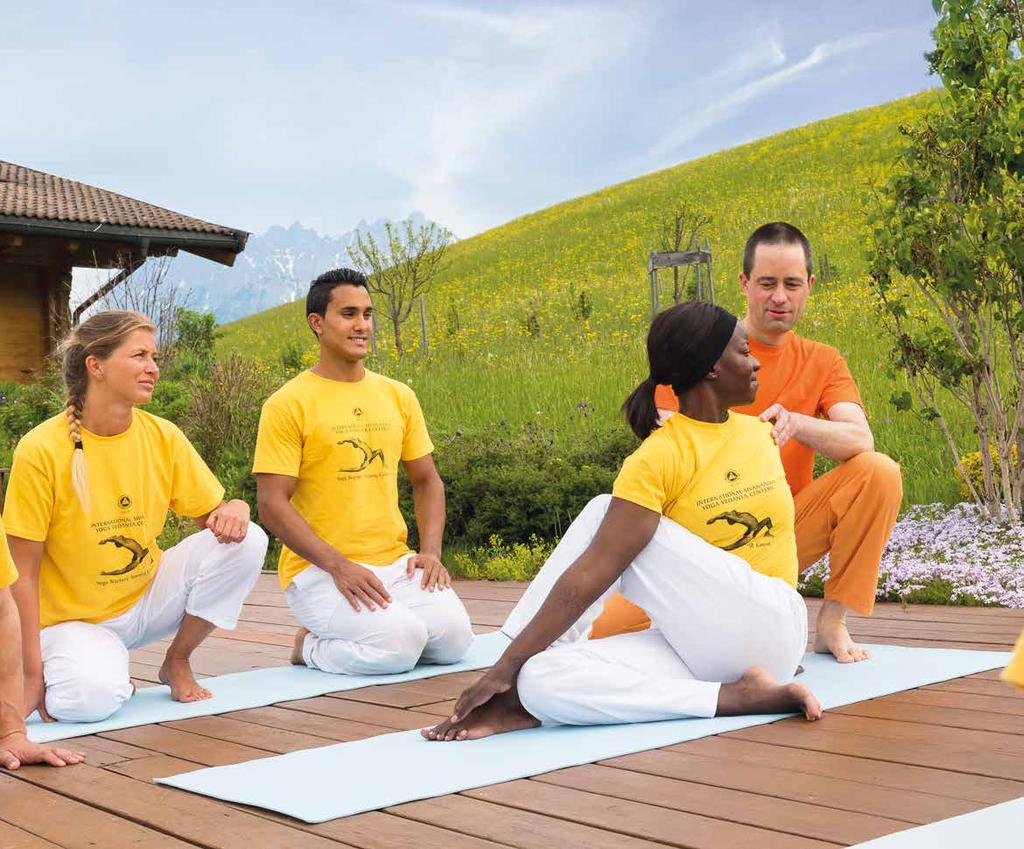 40 Über Sivananda Yoga 41 INTERNATIONALE SIVANANDA YOGALEHRER- AUSBILDUNGEN IN REITH BEI KITZBÜHEL 20 Jahre Ausbildungserfahrung vor Ort Motivierte, praktizierende Yogis Internationale