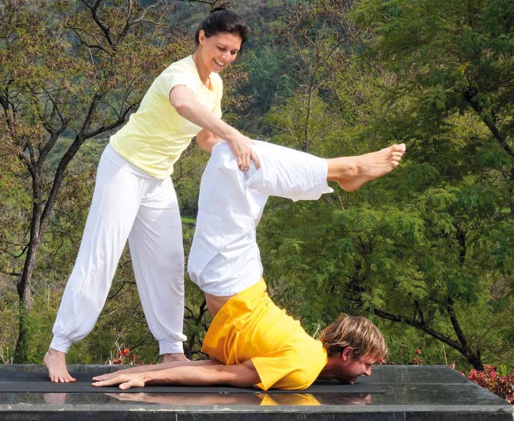 44 Über Sivananda Yoga 45 FORTGESCHRITTENE YOGALEHRER-AUSBILDUNGEN (ATTC) Vierwöchige Intensivausbildung Mit Diplom der Internationalen Sivananda Yoga Vedanta Zentren 437 Unterrichtseinheiten à 45