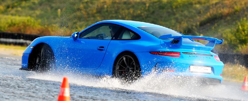 DAS TRAINING INHALTE Unser Driving Porsche Programm ist ein ganztägiges Sportfahrertraining im autobahnnahen Geschwindigkeitsbereich.