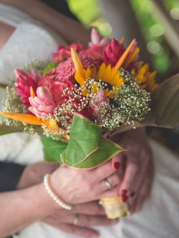 TRÄUMEN unser Arrangement für Ihren großen Moment mein Brautstrauß & Ansteckblume geschmackvoller Blumenschmuck zu Ihrem großen Moment Machen Sie aus einen Brautstrauß meinen Brautstrauß und suchen