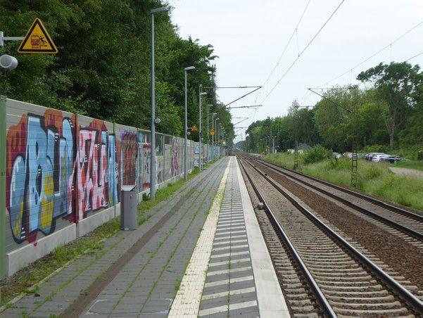 2.8 Vandalismus Vandalismusschäden, für die die Bahnhofsbetreiber zuständig sind, wurden in den letzten Jahren meist zügig beseitigt.