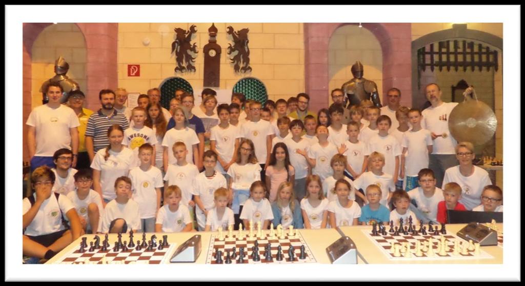 49 schachbegeisterte Kinder im Fun-i-versum Vom 24. bis 26. Juni 2016 veranstaltete der in Kooperation mit der Spielgemeinschaft zum zweiten Mal das Jugendschach-Trainingslager.
