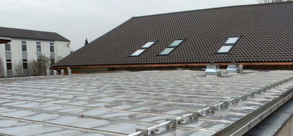 3. Rollnahtgeschweißte Edelstahldächer Schwedisches System aus den 1960er Jahren Die ersten Dächer sind immer noch vorhanden und dicht 1982 erstes Dach in Dortmund