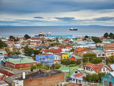 13. Tag: Rückfahrt nach Punta Arenas Morgens Abfahrt zur Laguna Amarga, von wo aus Sie mit dem Linienbus zuerst nach Puerto Natales und anschliessend weiter bis Punta Arenas fahren.