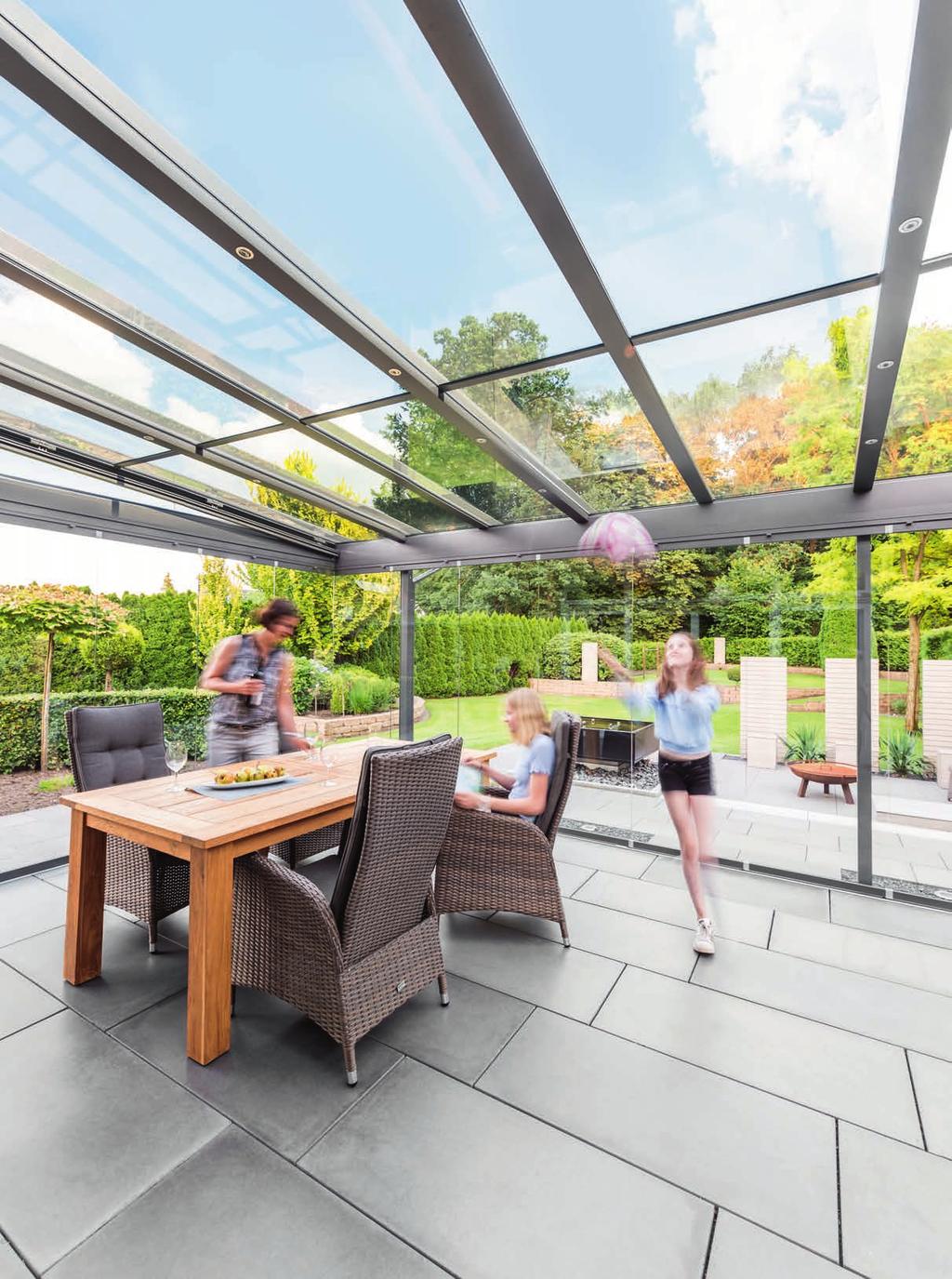 DAS SOLARLUX GLASHAUS 02 03 Das Solarlux Glashaus Gut geschützt die Terrasse optimal genießen EIN LEBEN AN DER FRISCHEN Luft Wenn eigene Ideen den Garten gestalten wer baut, hat oft genaue