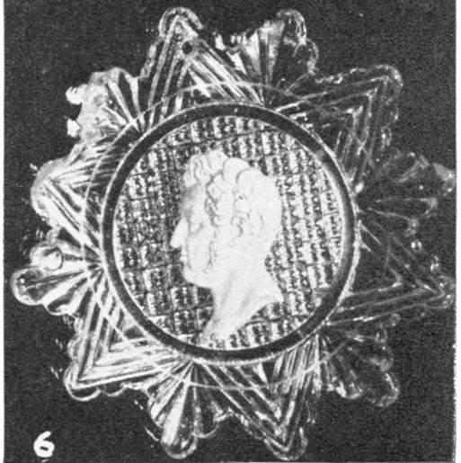 2002-2/010 Teller mit eingeglastem Pastenbild Napoleon [SG: vielleicht eher Kaiser Napoléon III. um 1852] aus McKearin 1941, Tafel 135, No. 7, Slg. James H.