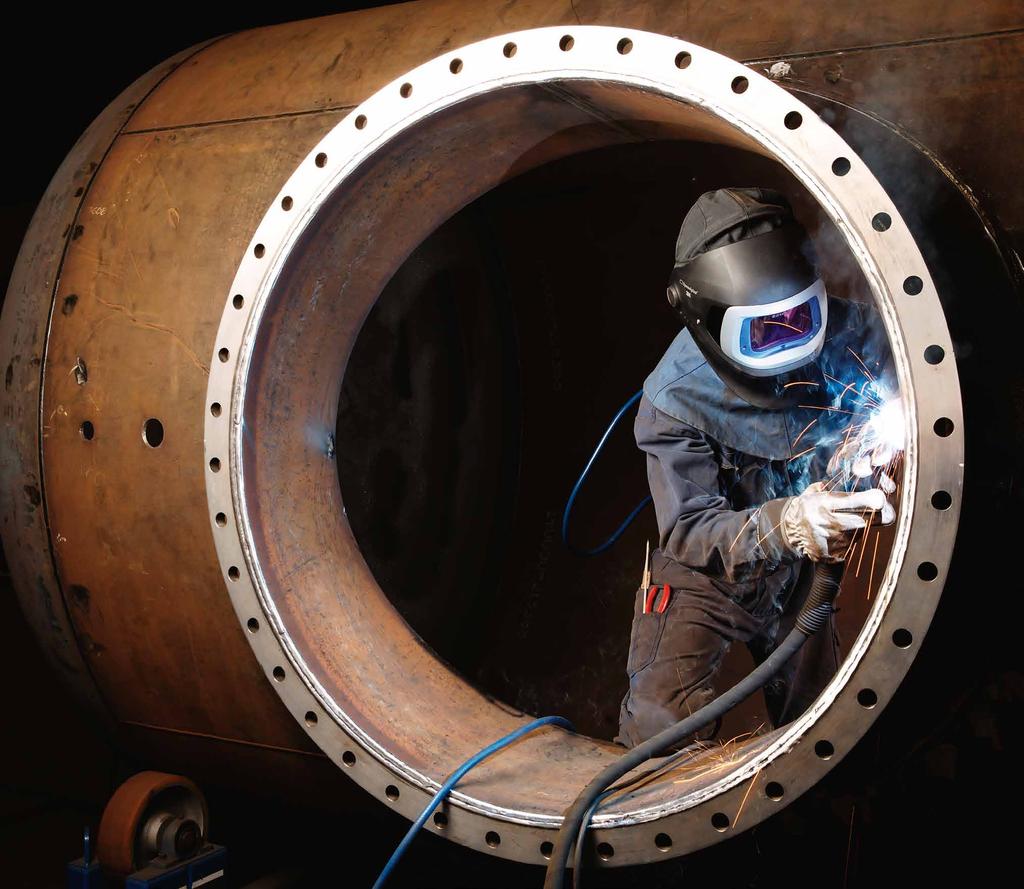 Arbeitsschutz Die Arbeit in der Metallindustrie ist häufig gesundheitsgefährdend. Darum ist das Tragen persönlicher Schutzausrüstung in den unterschiedlichen Arbeitsbereichen uner lässlich.
