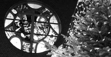 Advent fanden sich Viele auf dem Kirchplatz ein, um mit diesem schönen Weihnachtsbaum besinnlich und singend die Adventszeit einzuläuten.