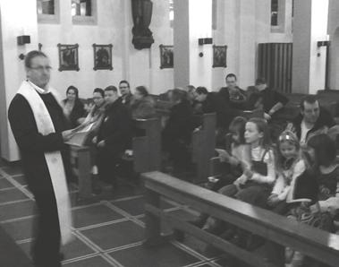 Herr Pfarrer König lud hierfür die Erwachsenen mit Kindern um 16:00 Uhr zum gemütlichen Beisammensein ins Pfarrheim St.Michael in Ahe ein.