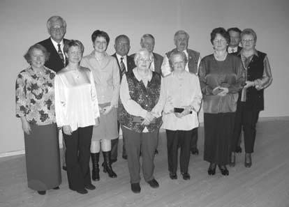 Nach einem gemeinsamen Abendessen wurde das Programm von zwei Liedvorträgen des Frauenchors unter der Leitung von Cornelius Fauth eröffnet.