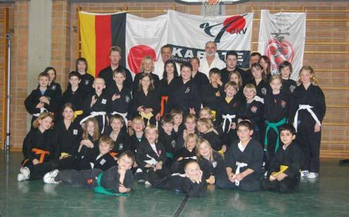 aus den Vereinen Karate und Kobudo-Lehrgang bei sv gloria 1946 e.v. Die SV Gloria 1946 e.v. lud ein, viele kamen und besuchten den Karate & Kobudo Lehrgang der besonderen rt in der Weilersbacher Schulturnhalle.
