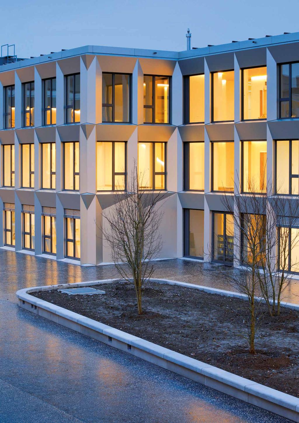 1. Editorial Im Mai 2019 ist es so weit, die Berufsfachschule Uster (BFSU) zieht vom Pavillondorf mit urbanem Flair in den modern gestalteten, mehrstöckigen Neubau.