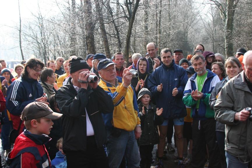 Bericht von der Ehrung zum Betreibssportler des Jahres Seite 3 Alle Zuschauer waren ergriffen.