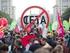Wir demonstrieren heute hier gegen CETA und TTIP. Darüber wollen wir jetzt auch in Leichter Sprache sprechen.